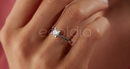 Evlilik Teklifi Yüzükleri: Ömür Boyu Unutulmaz Anlar İçin E-Goldia Jewellery Farkı