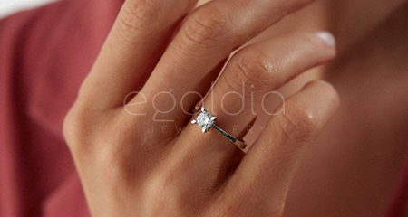 Evlilik Teklifi Yüzük Önerileri: İstanbul Kuyumculuğunun Zarafetini E-Goldia Jewellery ile Keşfedin