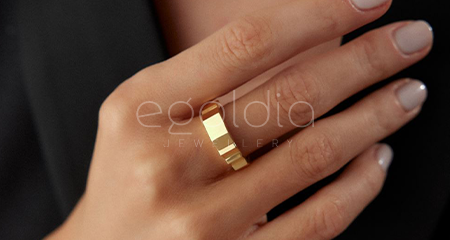 Taşsız Altın Yüzüklerin Zarafeti: Gelenekten Geleceğe E-Goldia Jewellery Dokunuşu