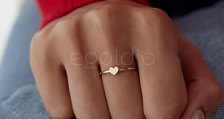 Kalp Yüzük Modelleri: Aşkın, Zarafetin ve Anlamın Altın Hali