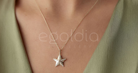 Sevgililer Günü Altın Hediye Rehberi: Zamansız Bir Değerle Aşkı Anlatmak