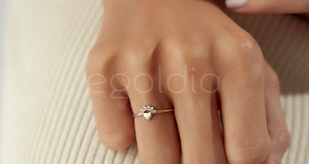 Sevgiliye Altın Yüzük Seçmenin Anlamı: Aşkı Değere Dönüştüren Zarif Bir Dokunuş