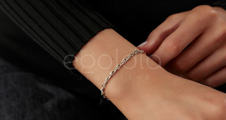 Zarif Altın Takılar: Zamansız Şıklığın En İnce Hâli