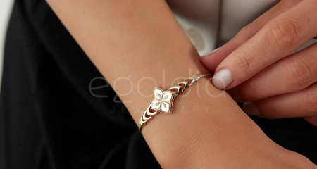 Altın Bileklik Modelleri: Zamansız Şıklığın ve Değerin Bilekteki Yansıması