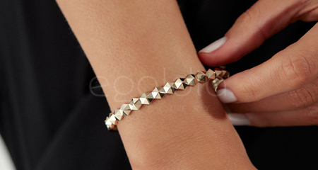 Altın Bilezik: Zarafetin ve Değerin Zamansız Simgesi