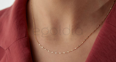 Zarafetin, Gücün ve Geleneklerin Simgesi: Altın Zincir Kolye Rehberi