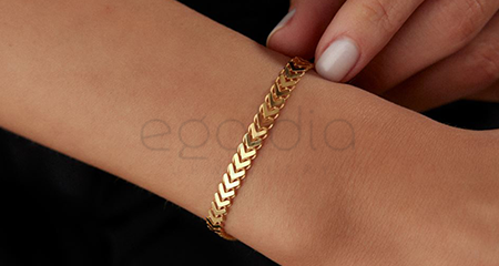 Altının İki Farklı Yüzü: 14 Ayar ile 22 Ayar Altın Arasındaki Farklar Nelerdir? (E-Goldia Jewellery Rehberi)