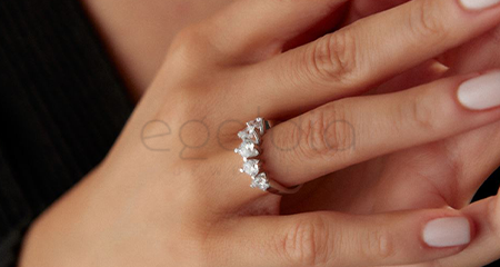 Aşkın Beş Farklı Hali: Beştaş Yüzük Seçim Rehberi ve E-Goldia Jewellery Zarafeti