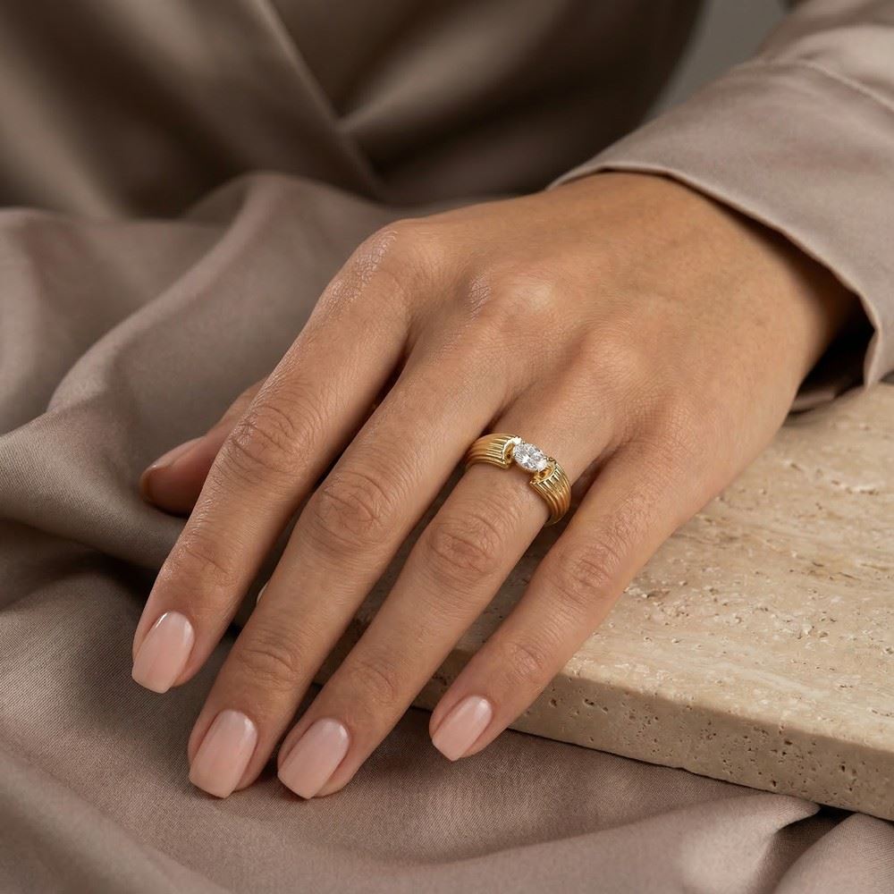 Oval Taşlı Çizgi Tasarım Yüzük