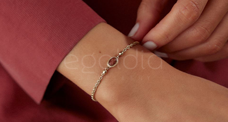 Rose Gold Takı Trendi: Zarafetin En Modern ve Romantik Yorumu