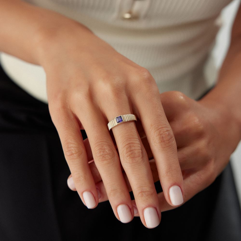 Zümrüt Taşlı Sıralı Yüzük