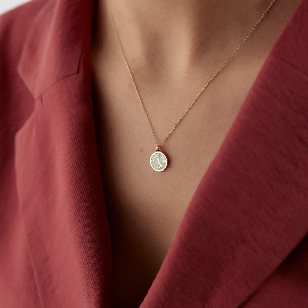 Beyaz Mineli Saat Kolye