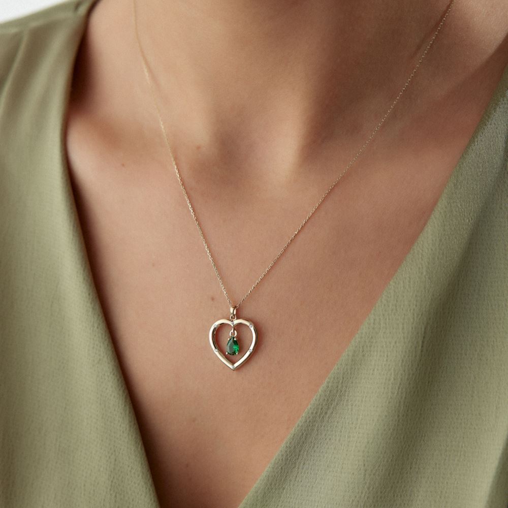 Kalpli Yeşil Taşlı Kolye