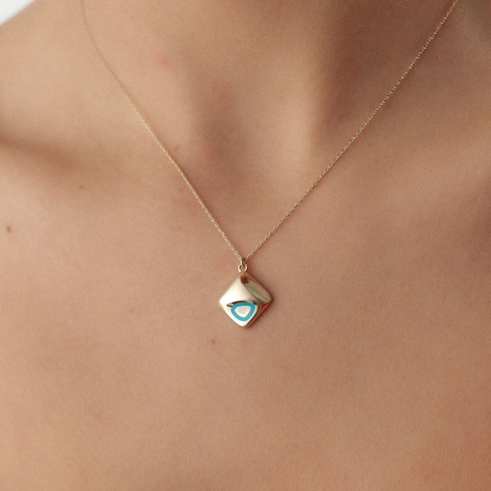 Oval Tasarımlı Mineli Kolye