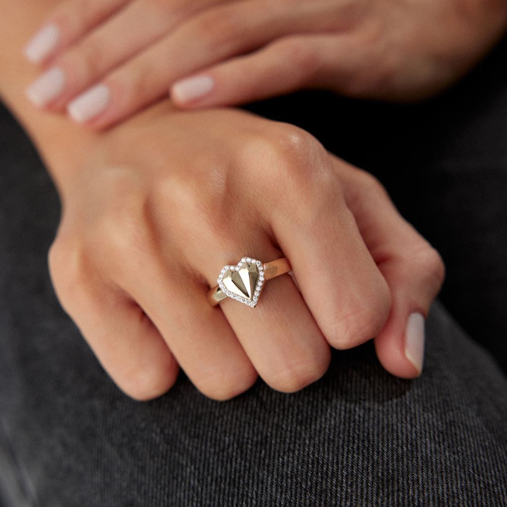 Kalpli Taşlı Yüzük