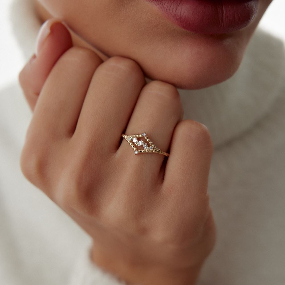 Baget Taşlı Tasarım Yüzük