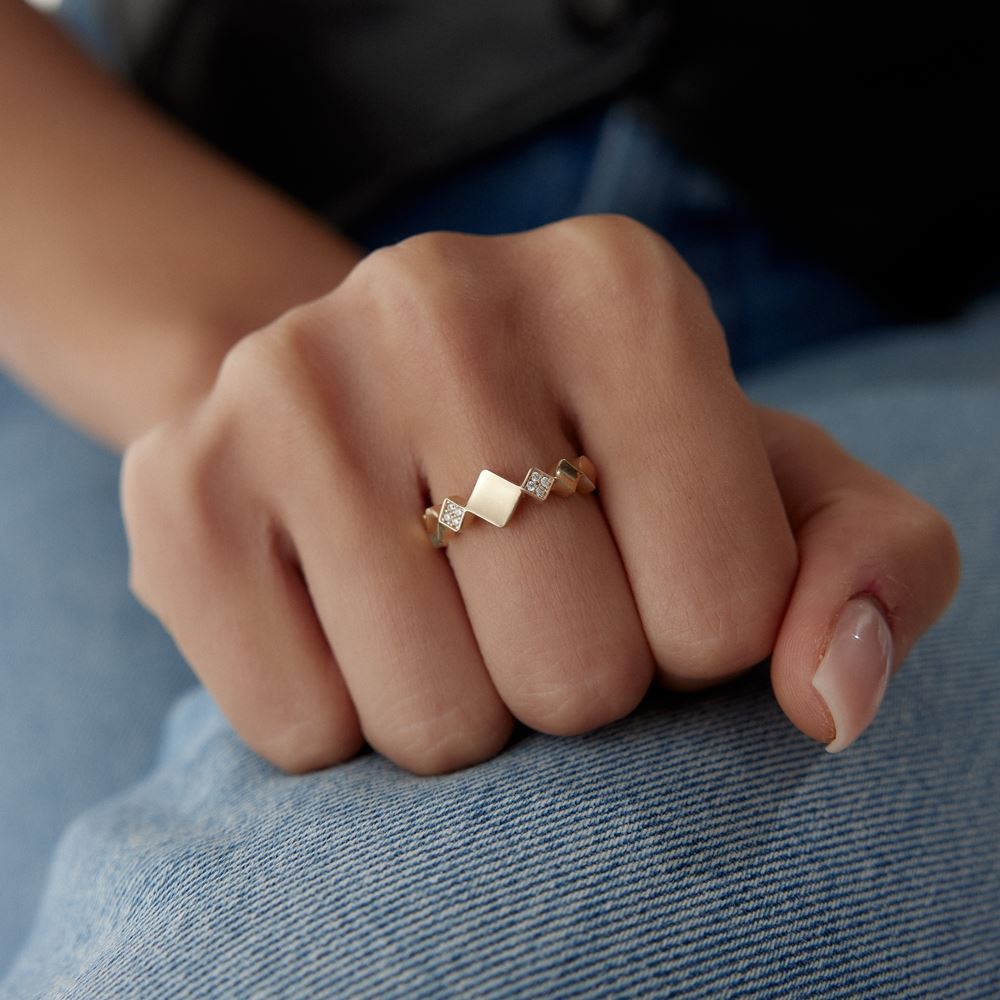 Kare Taşlı Tasarım Yüzük