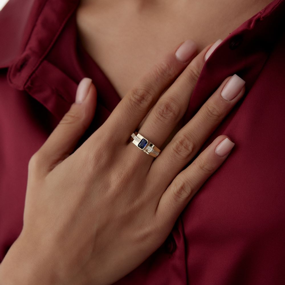 Mavi Taşlı Köşeli Yüzük