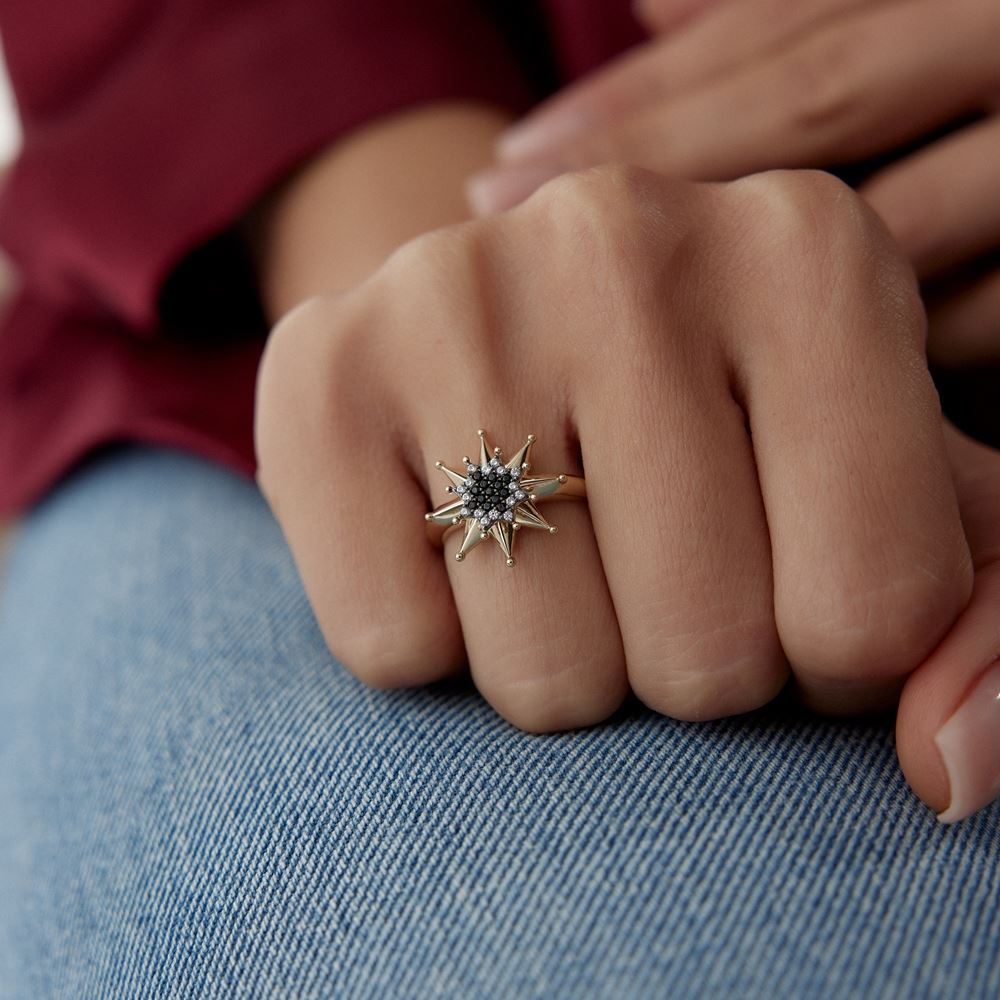 Yıldız Tasarım Beyaz Ve Siyah Taşlı Yüzük