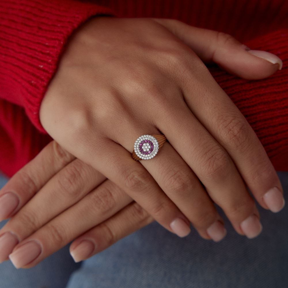 Oval Çizgi Tasarım Pembe Beyaz Taşlı Yüzük