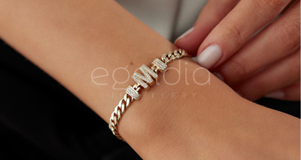 Kişiye Özel İsimli Altın Kolye: Zarafetin ve Anlamın Buluştuğu Nokta