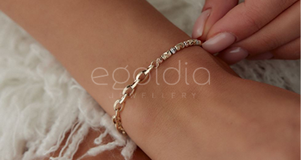 Günlük Kullanımda Işıltınızı Yansıtan Şık Altın Bileklikler