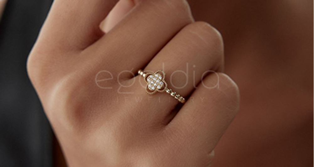 Özel Tasarım Takılar: Kişisel Zarafetin En Işıltılı Hâli