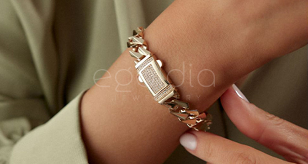 Kadınlara Yılbaşı Hediyesi: Zamansız Şıklığın Adresi E-Goldia Jewellery