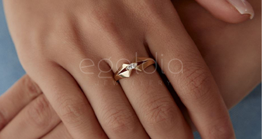 Yılbaşı Takı Kampanyaları: Yeni Yılın Işıltısını E-Goldia Jewellery ile Keşfedin