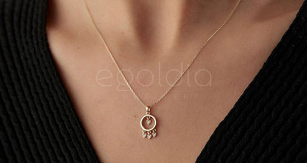 Sevgiliye Altın Hediye Seçmenin Anlamı ve Zamansız Değeri