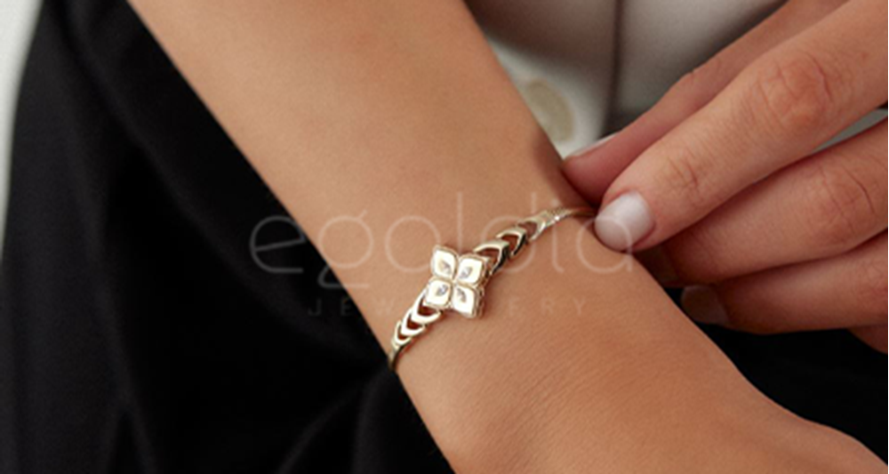 Altın Bileklik Modelleri: Zamansız Şıklığın ve Değerin Bilekteki Yansıması