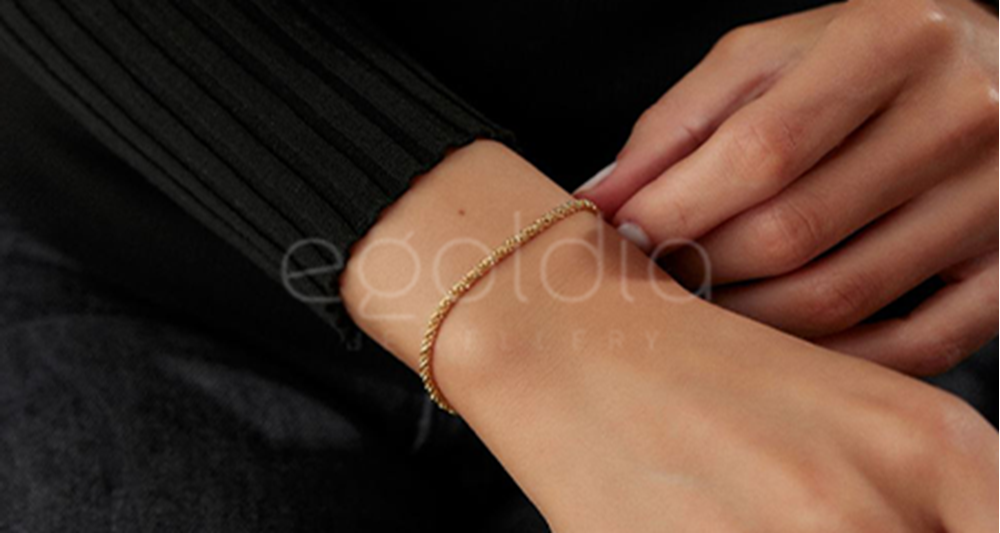 Kadınlar Günü Takı Fikirleri: Zarif, Anlamlı ve Zamansız Seçenekler