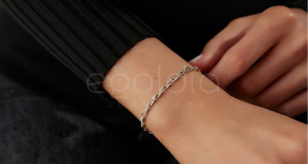 Takı Bakım ve Temizleme Rehberi: Mücevherlerinizi Uzun Yıllar Parlak Tutmanın Yolları