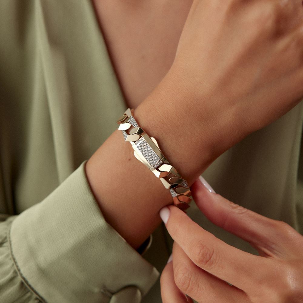 En Çok Tercih Edilen Takılar ile Zamansız Şıklık