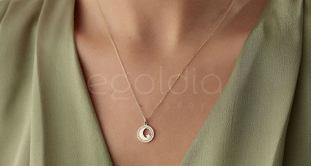 Anneler Günü İçin Kolye: Anlamlı ve Zarif Bir Hediye Rehberi