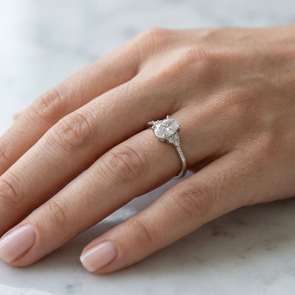 Oval Tektaş Yüzük