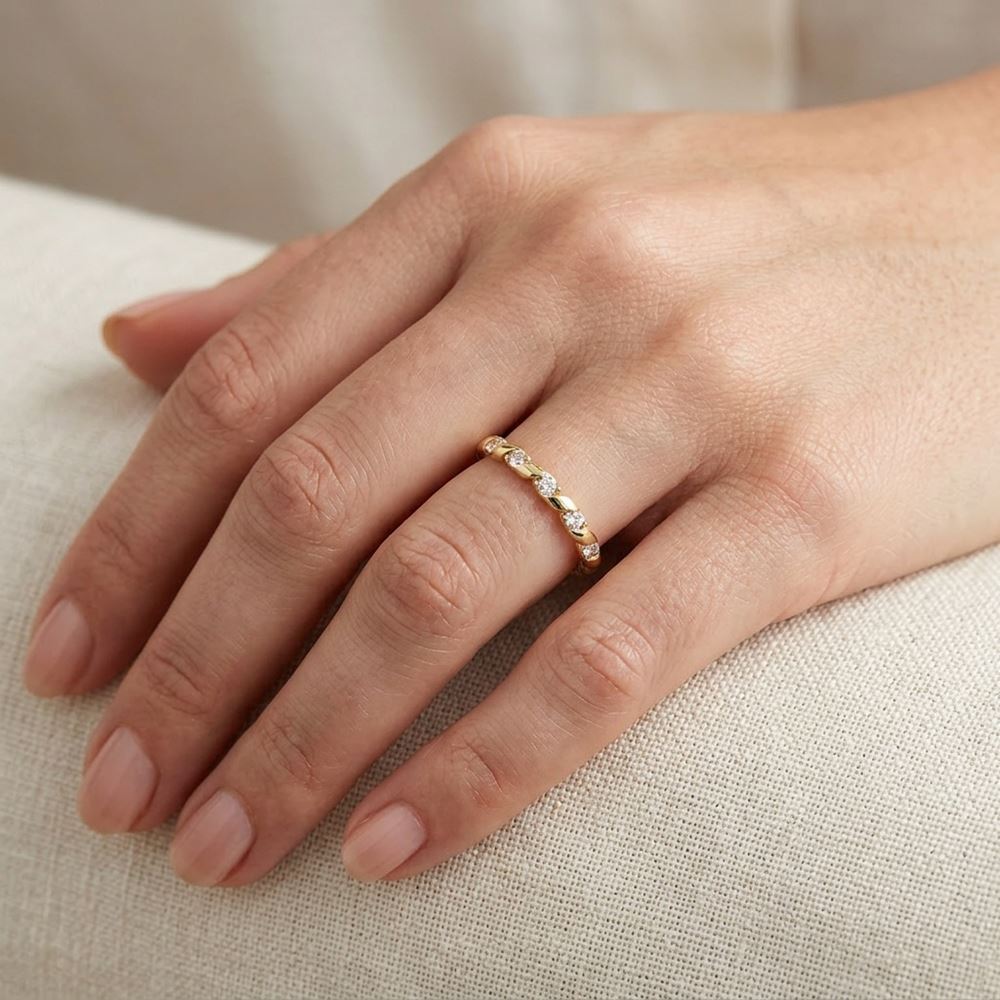 Sarmaşık Tasarım Oval Sıra Taşlı Yüzük