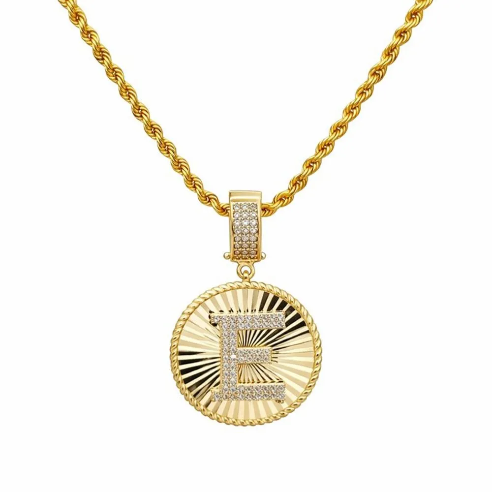 Kalemli Yuvarlak Taşlı Altın Harf Kolye Ucu – Özel Tasarım (2,2 × 2 cm – 0,2 mm)